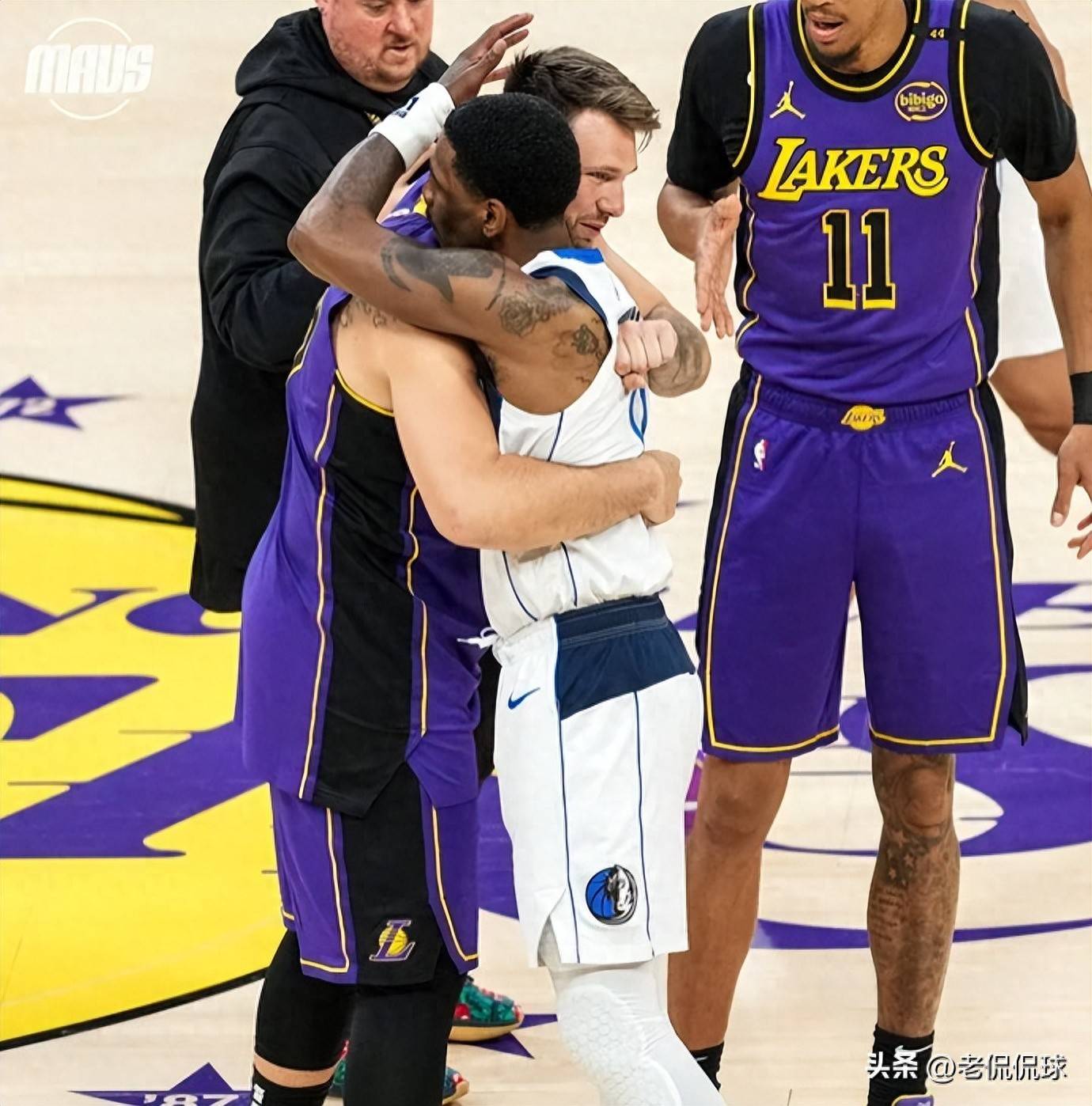 鹈鹕逆转湖人，布克统治全场