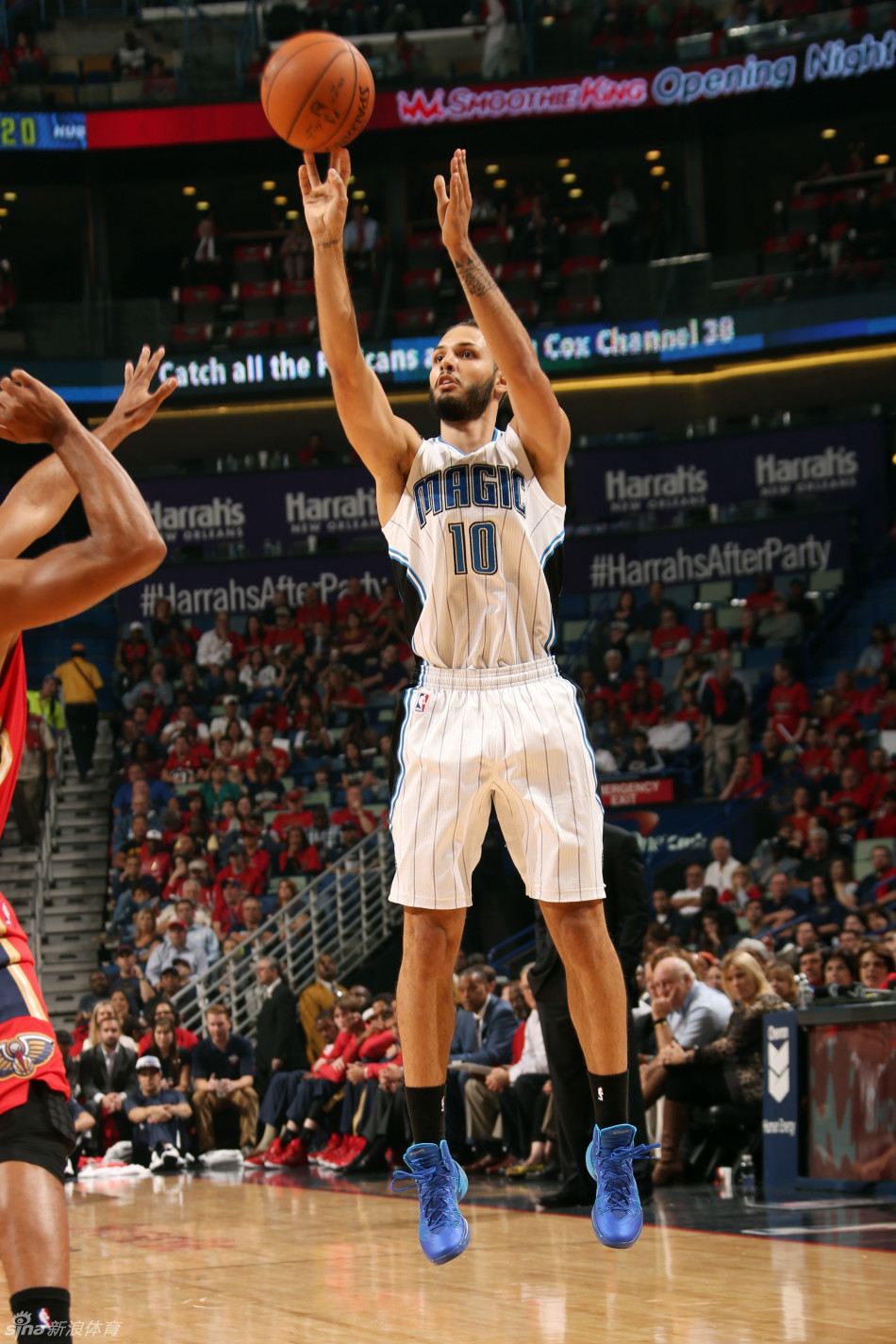 上海队轻取鹈鹕，武切维奇统治全场