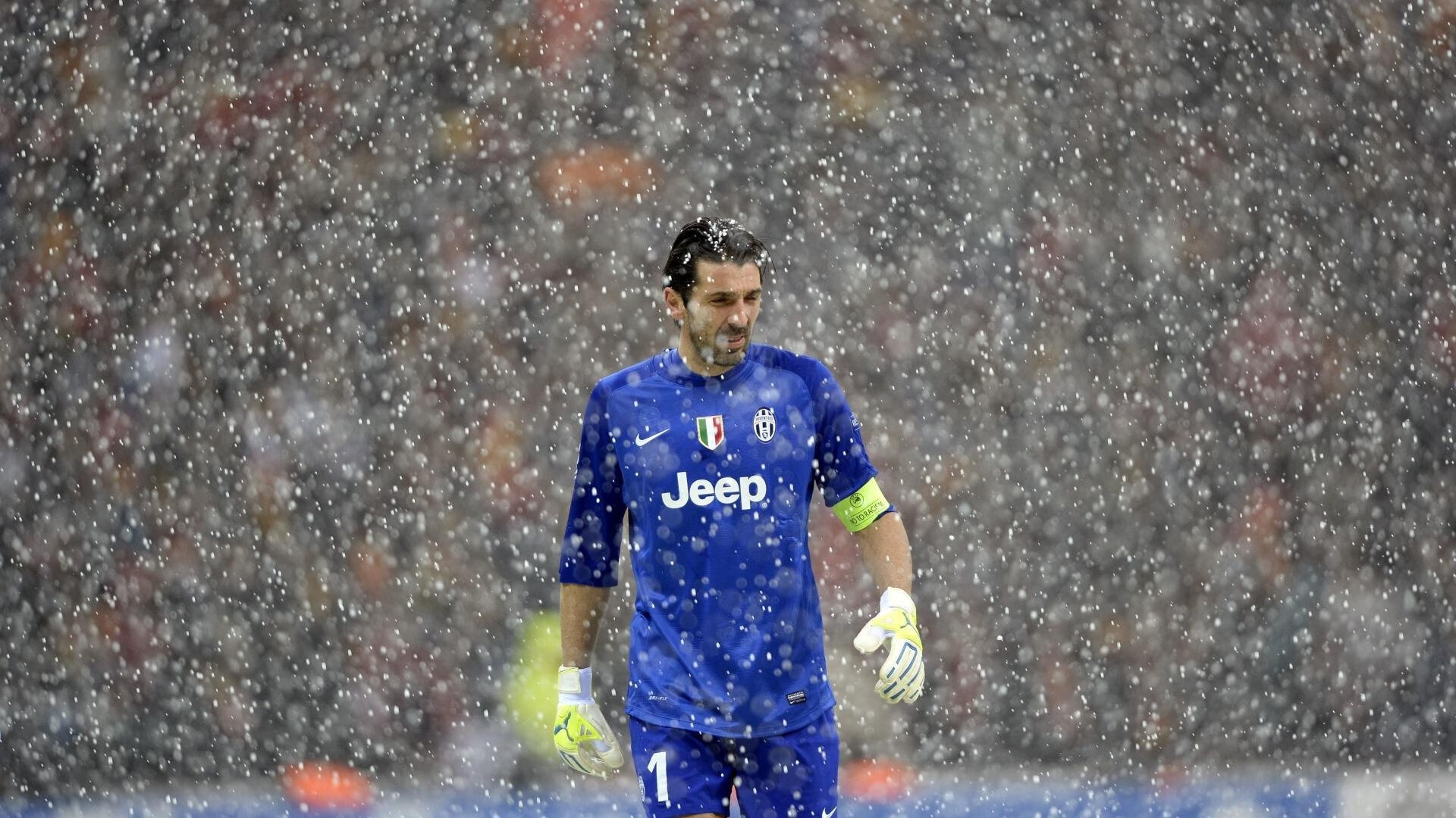 迪亚斯德甲封神夜，遥望故乡战火淬炼的足球魂