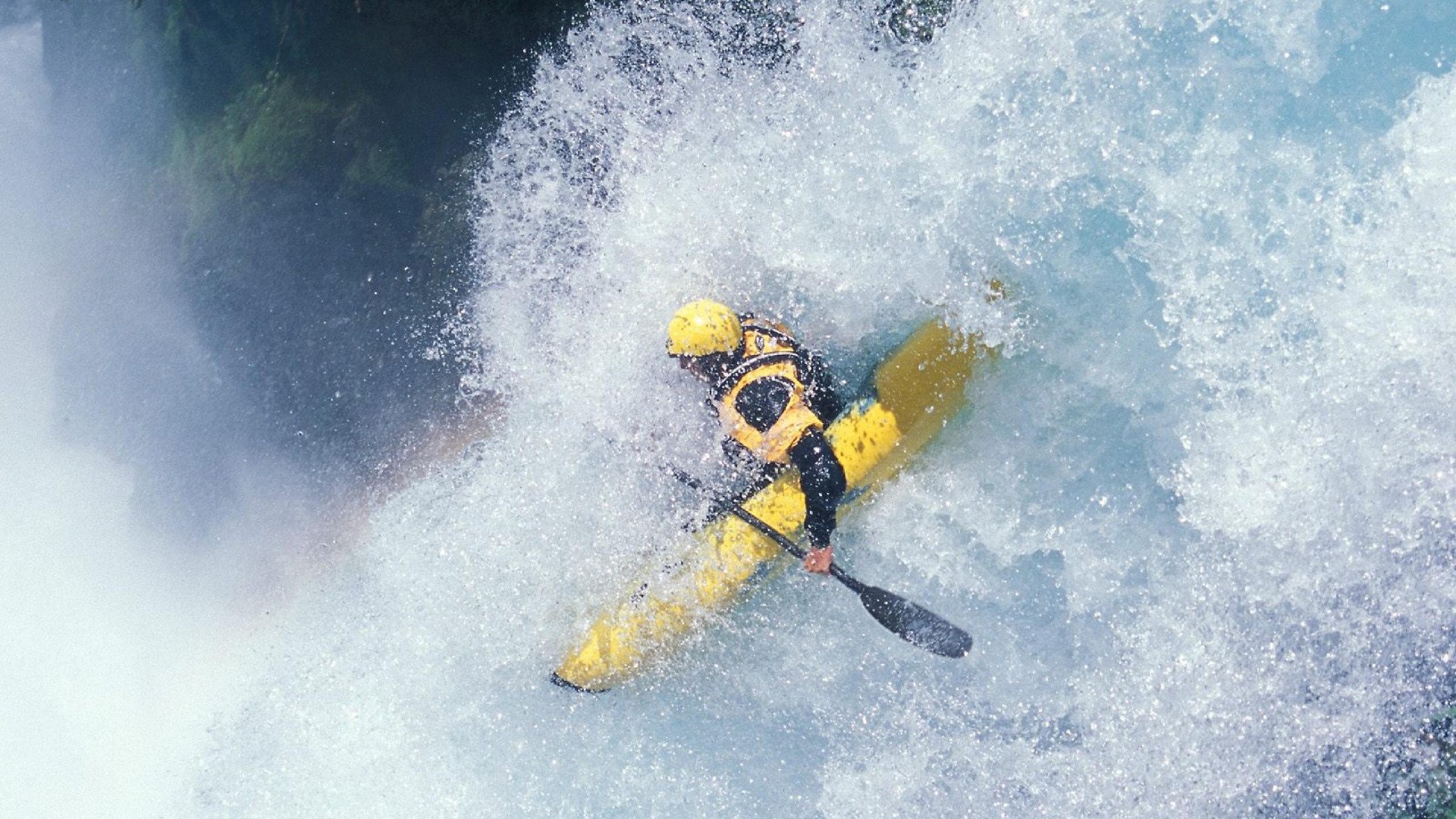 几内亚狂胜拉齐奥，萨拉赫在F1赛道接管比赛，体育世界的魔幻现实主义